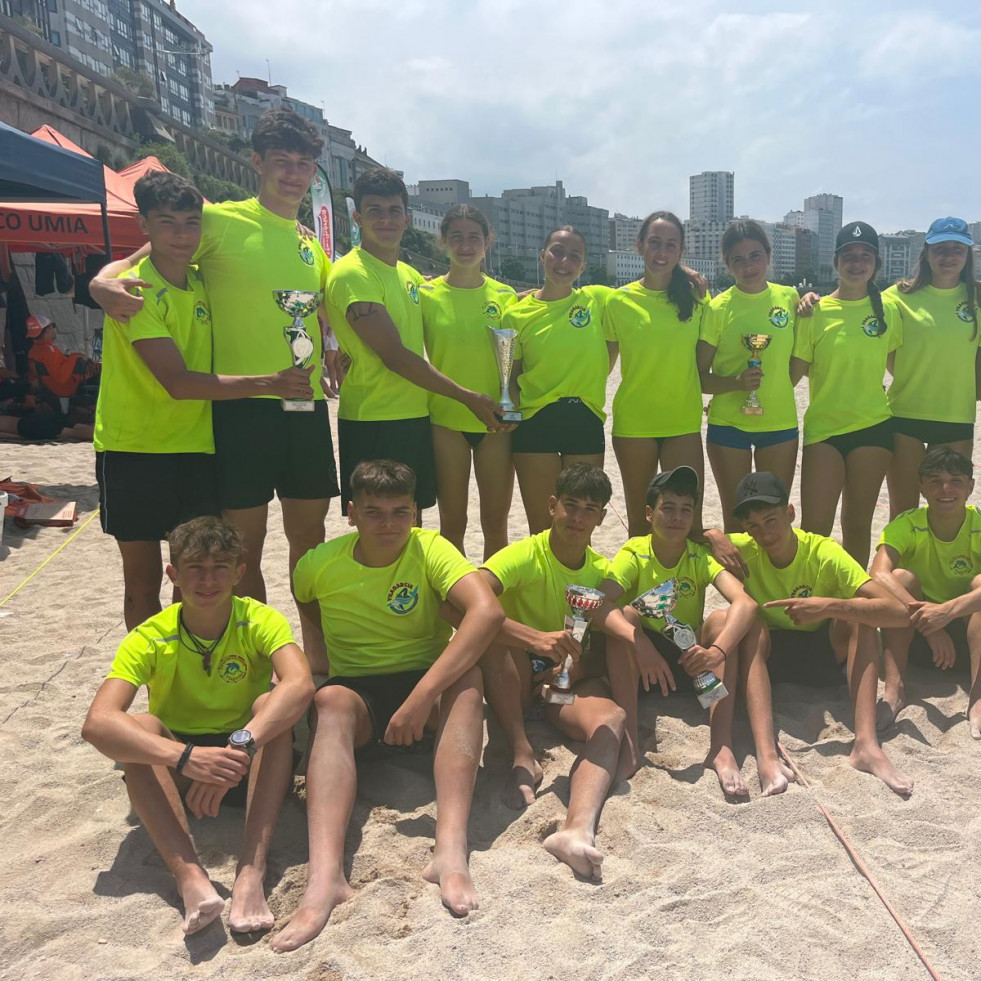 Los juveniles y júnior del CNS Vilagarcía triunfan el Autonómico de verano