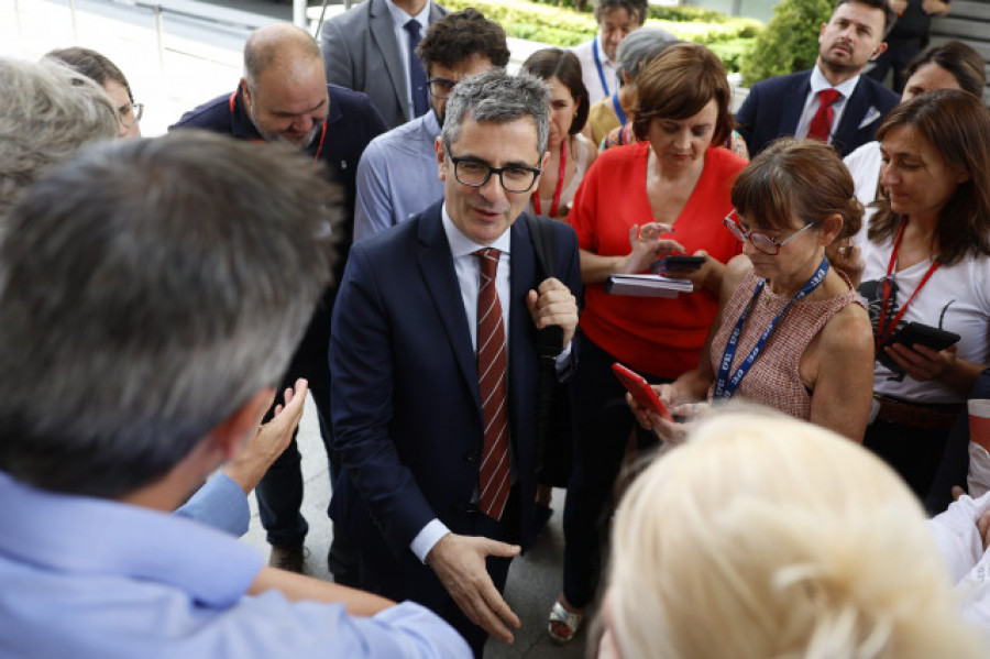 El juez Peinado pide al Supremo investigar al ministro Bolaños por malversación y falso testimonio