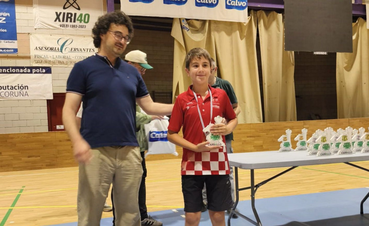 El Fontecarmoa regresa con dos medallas del II Torneo Escolar de Carballo