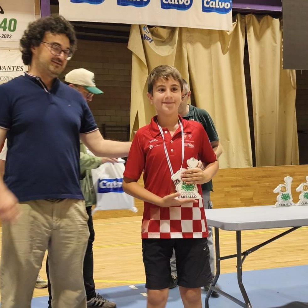 El Fontecarmoa regresa con dos medallas del II Torneo Escolar de Carballo