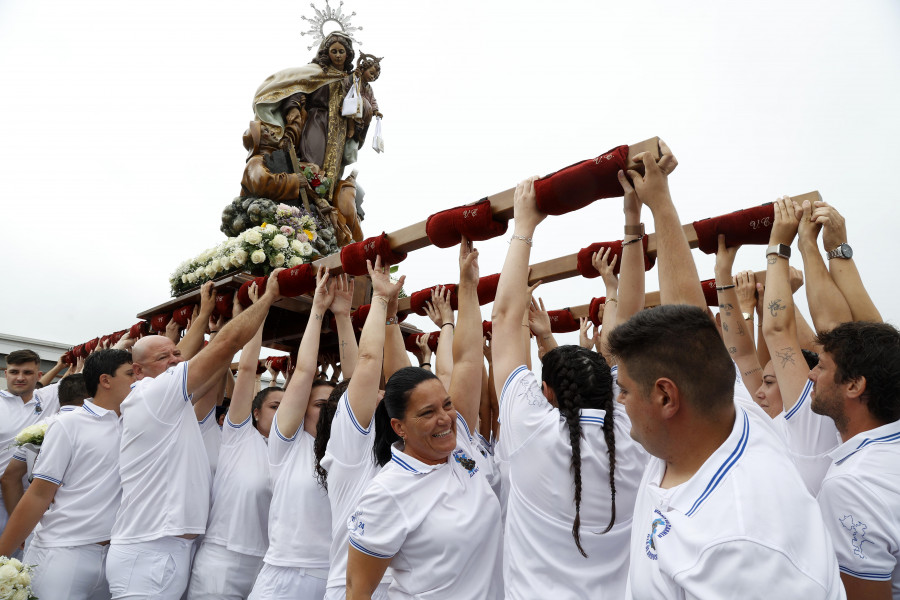 América y Marbella pondrán la música al día grande de las fiestas del Carmen en A Illa