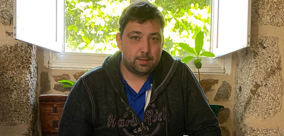José Ramón Fernández | “Decidín autopublicar porque as editoriais non me responderon. O difícil  é darse a coñecer”