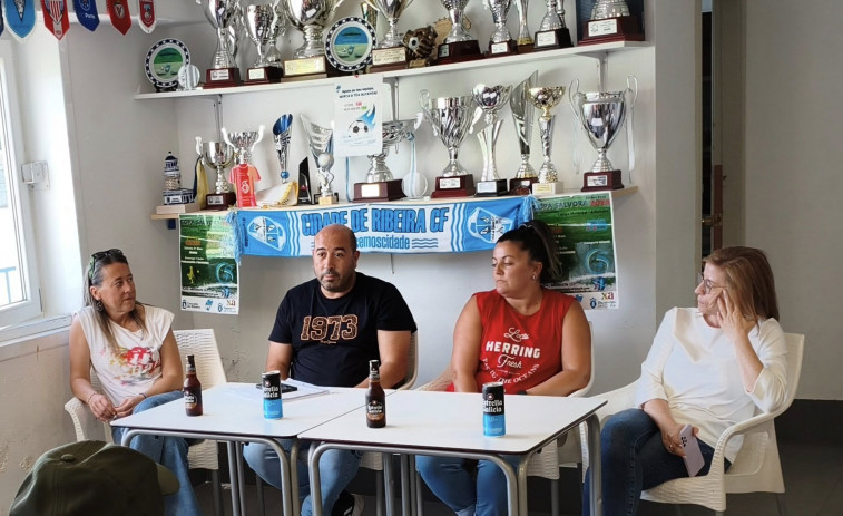 Miguel González toma el relevo de Fungueiriño en la presidencia del Cidade de Ribeira