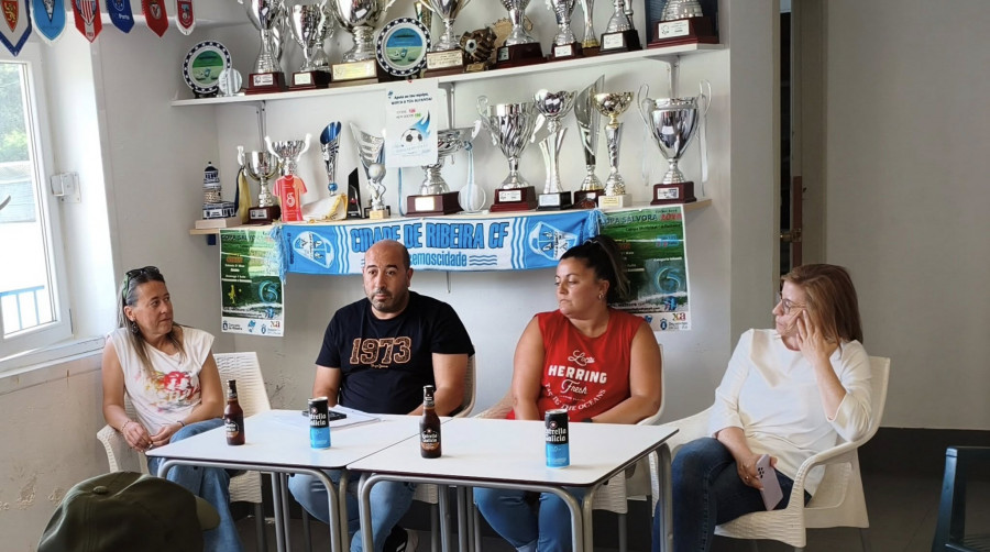 Miguel González toma el relevo de Fungueiriño en la presidencia del Cidade de Ribeira