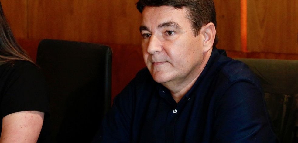 A Illa contrata 18 nuevos operarios para reforzar los servicios municipales en verano