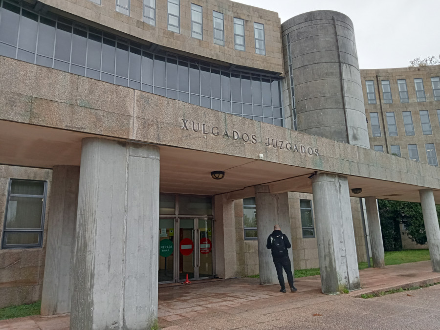 Suspenden el juicio contra tres acusados por tráfico de drogas en Rianxo para los que se piden 624.000 euros de multa y cárcel