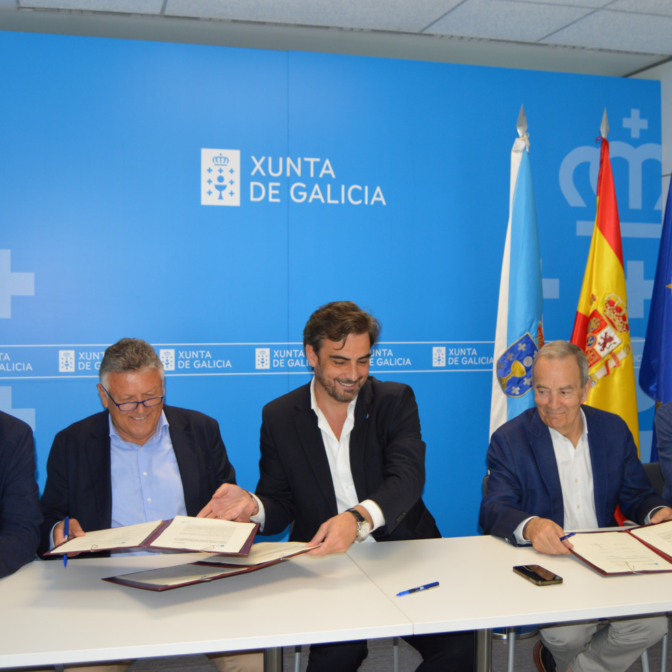 Sanxenxo firma el convenio y pone en marcha dos líneas de bus circulares en julio y agosto