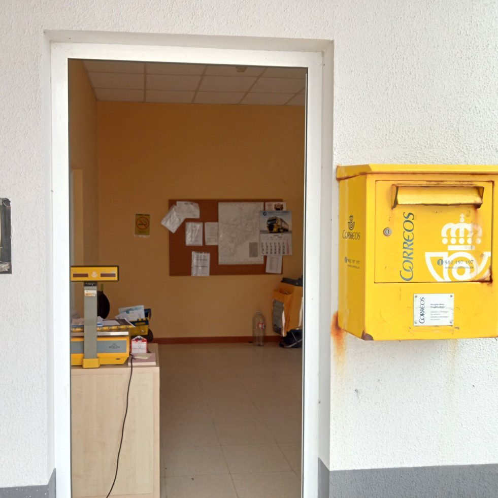 Temen en Aguiño que el traslado temporal por obras en el edifico que alberga la oficina de Correos se convierta en su cierre definitivo