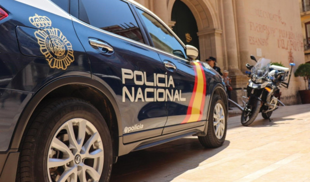Un joven se enfrenta a 12 años de prisión por intentar asesinar a su madre con una pala en 2023 en Muros