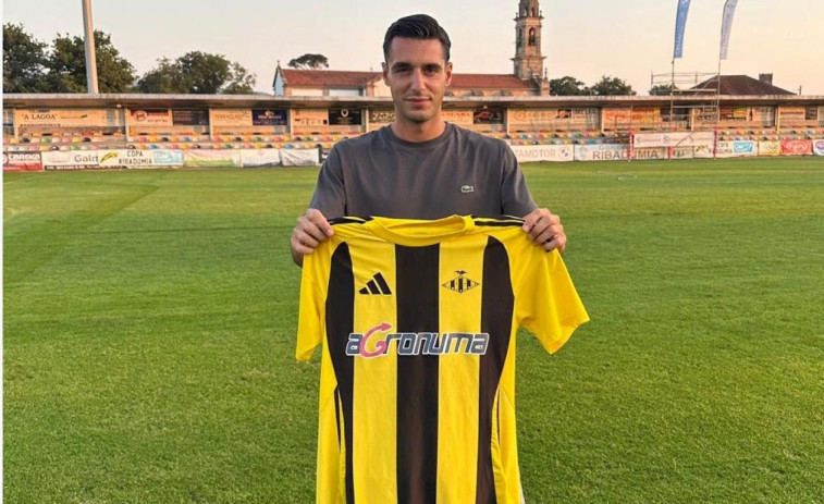 Cristian López regresa al Ribadumia tras proclamarse máximo goleador de Galicia