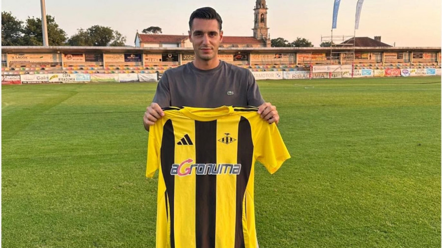 Cristian López regresa al Ribadumia tras proclamarse máximo goleador de Galicia