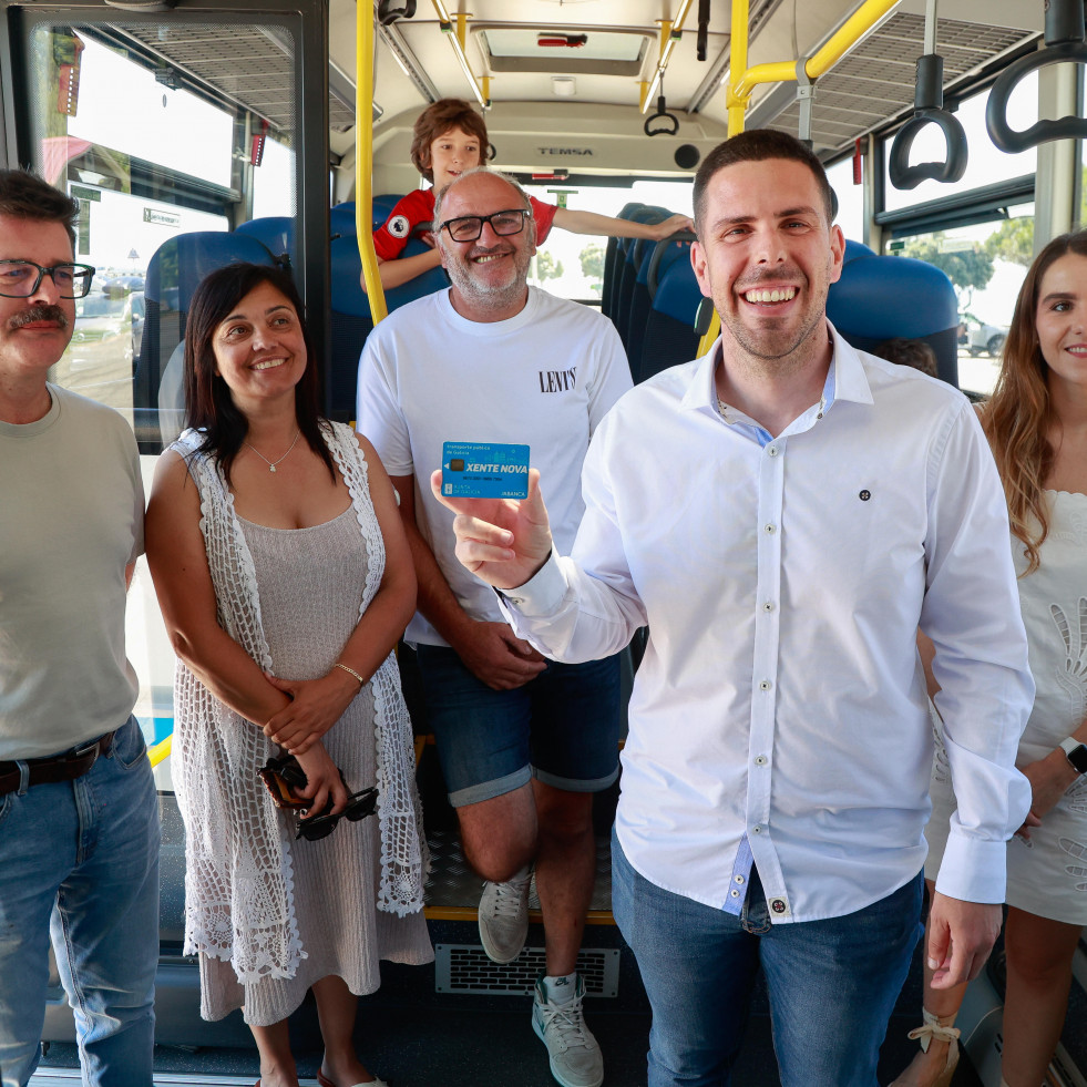 Así es el nuevo bus circular de A Illa: 1,55 euros por viaje y paradas bajo demanda