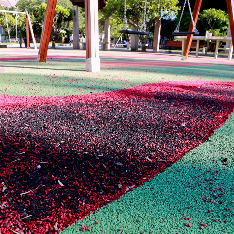 Ravella exige a la Xunta el arreglo del parque infantil de A Xunqueira, con desperfectos por la obra del tanque de tormentas