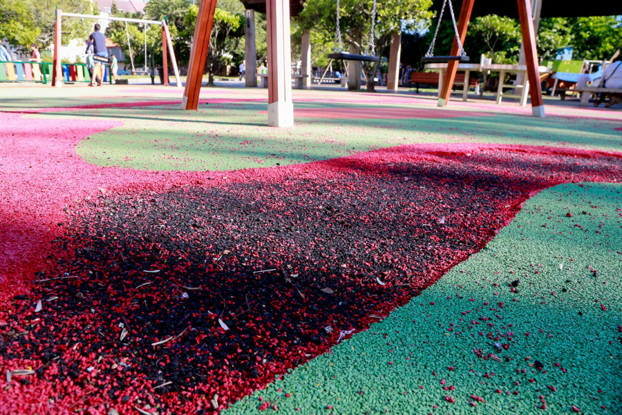 Ravella exige a la Xunta el arreglo del parque infantil de A Xunqueira, con desperfectos por la obra del tanque de tormentas