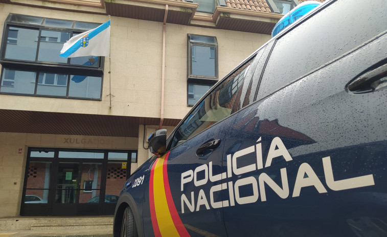 Un juez envía a prisión a un individuo de mediana edad que está investigado por varios robos en Ribeira