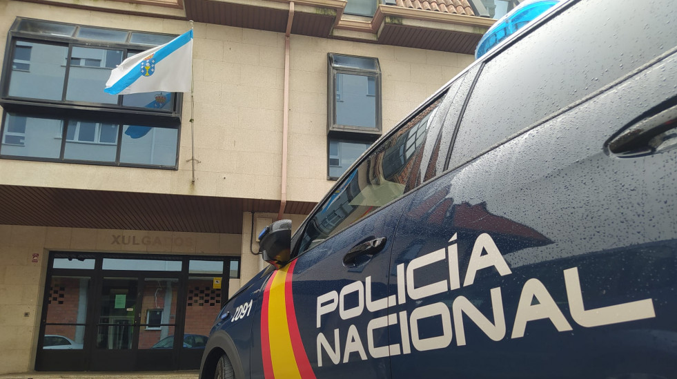 Un juez envía a prisión a un individuo de mediana edad que está investigado por varios robos en Ribeira