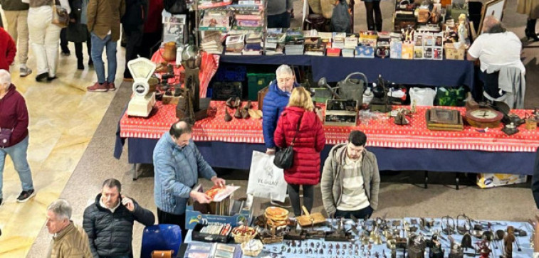 Área Central acoge una feria de antigüedades con 45 expositores y entrada gratuita