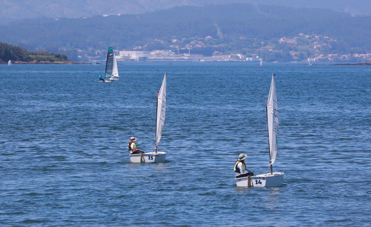 La Copa Xunta inunda la Ría de Arousa de velas en su segunda jornada