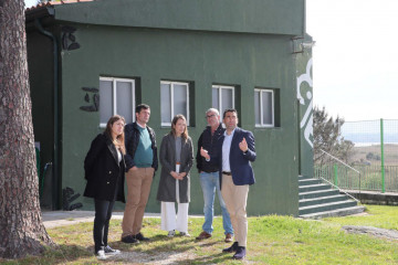 Miembros de la Diputación en el Centro Vacacional A Lanzada  cedida