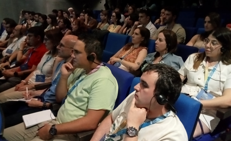 Los ponentes del Simposio Dental de A Pobra se alinearon en la disertación sobre el perfil de emergencia