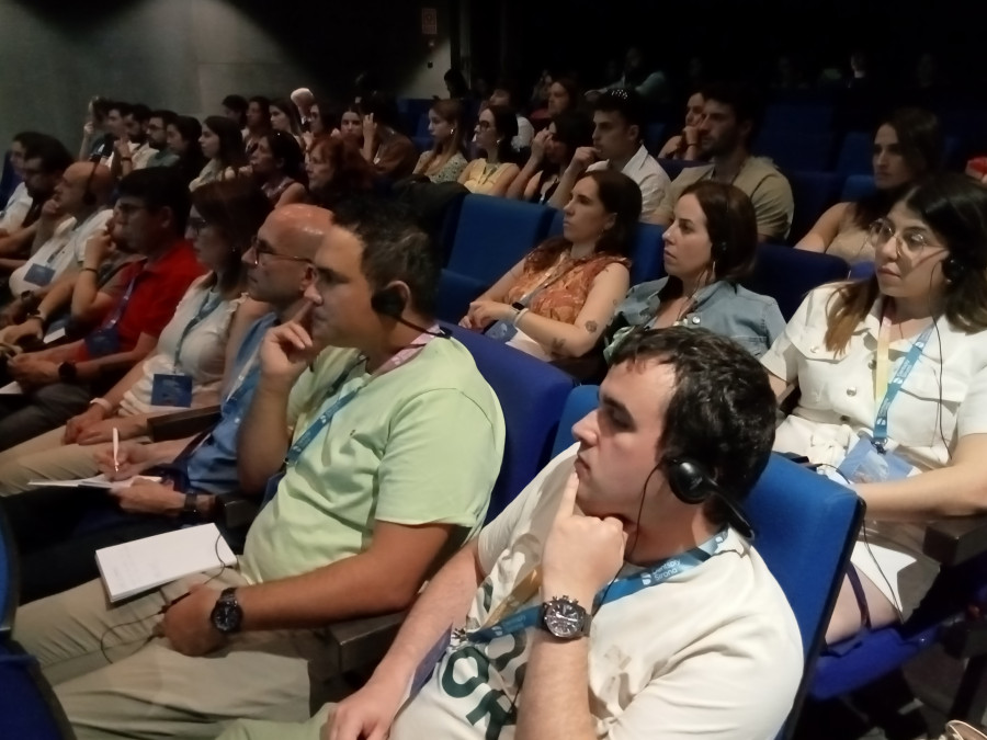 Los ponentes del Simposio Dental de A Pobra se alinearon en la disertación sobre el perfil de emergencia