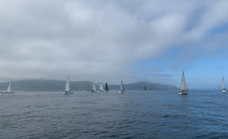 Vilagarcía recibe a los peregrinos por mar de El Camino a Vela en su última singladura hacia Santiago