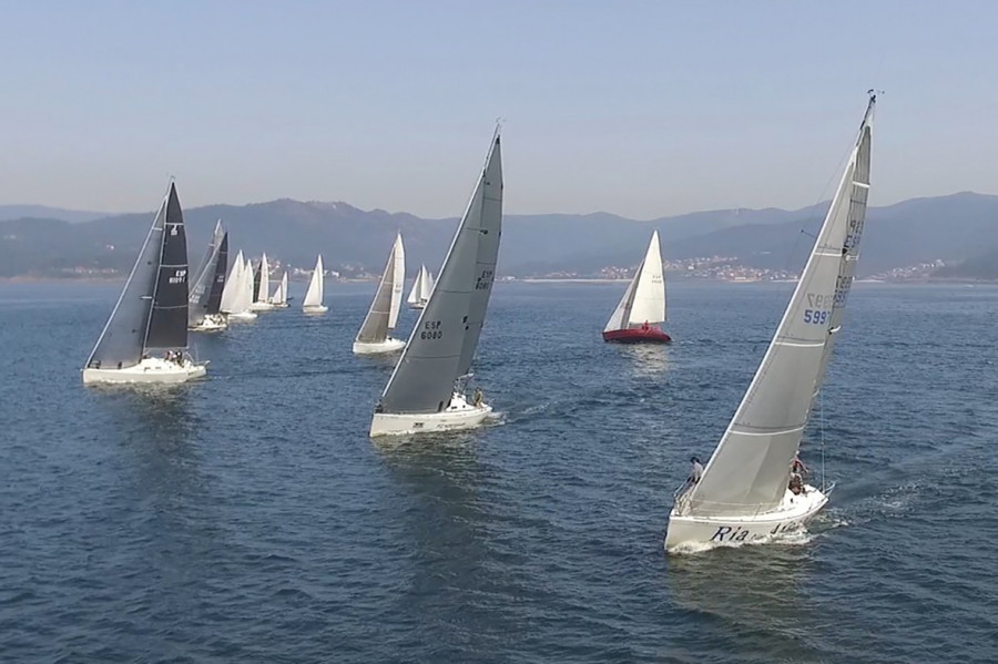Un intratable Bon III se lleva la Regata Ramiro Carregal Rey organizada por el Real de Portosín