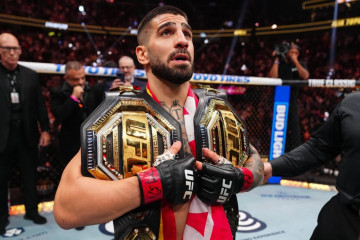 Ilia Topuria noquea a Oliveira y logra su segundo cinturón de la UFC