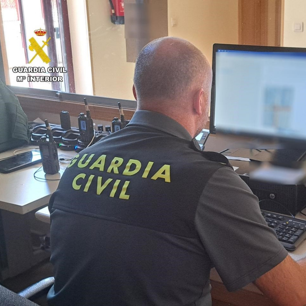Detenido un hombre que estafó 3.856 euros a comerciantes de Boiro haciéndose pasar por su compañía eléctrica