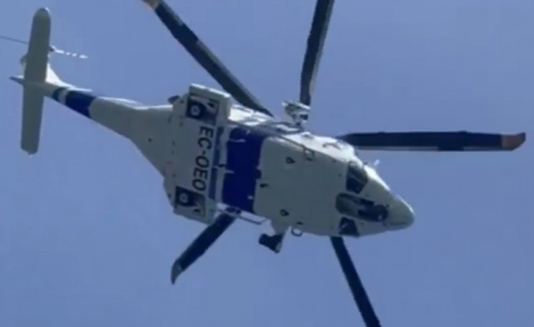 Rescatadas por el helicóptero Pesca 1 cuatro personas heridas tras chocar su lancha contra una batea en Boiro