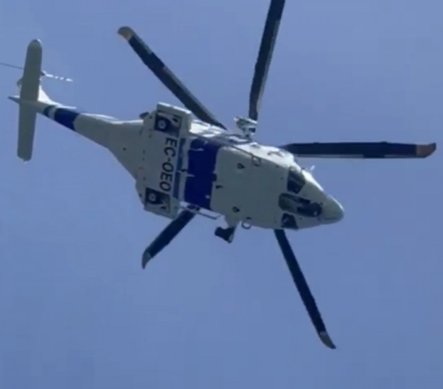 Rescatadas por el helicóptero Pesca 1 cuatro personas heridas tras chocar su lancha contra una batea en Boiro