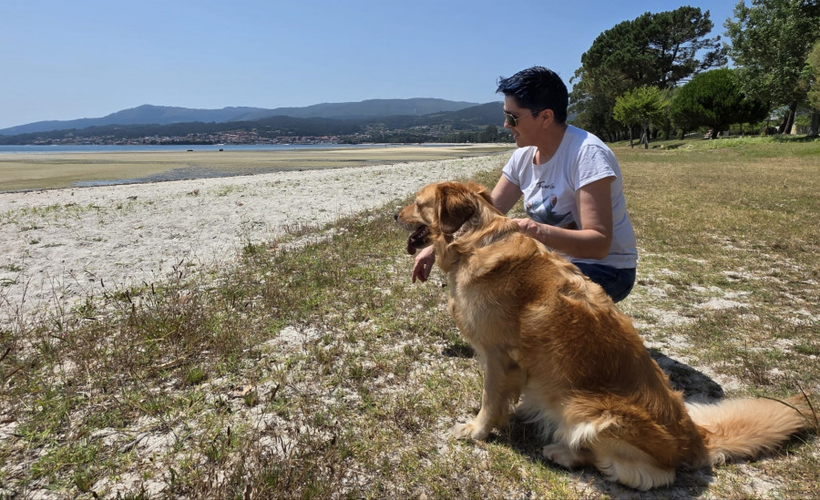 La influencer "Dunatoker" acusa al alcalde de mentirle con “excusas” para no habilitar una playa canina en Boiro