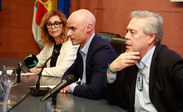 El conselleiro no descarta que en algún momento haya dos medicalizadas en O Salnés pero dice que 