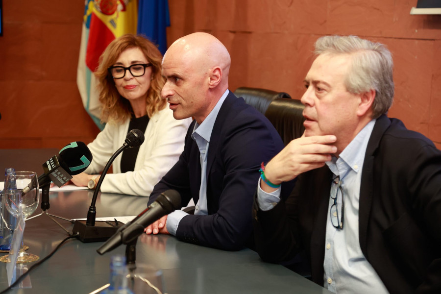 El conselleiro no descarta que en algún momento haya dos medicalizadas en O Salnés pero dice que "os recursos son limitados"