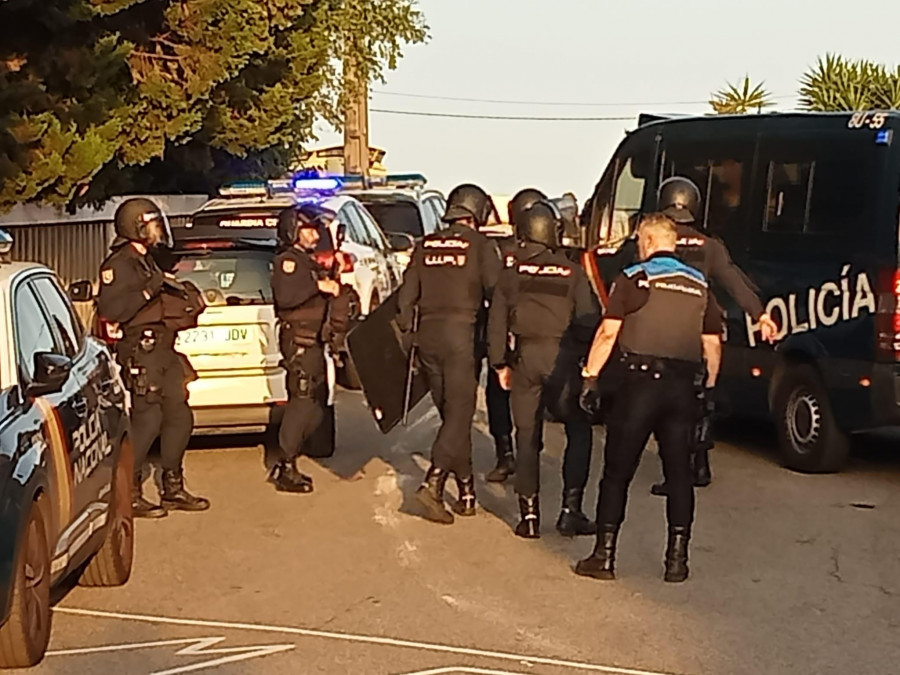 Un muerto y dos heridos graves en una pelea multitudinaria de clanes rivales en Ribeira