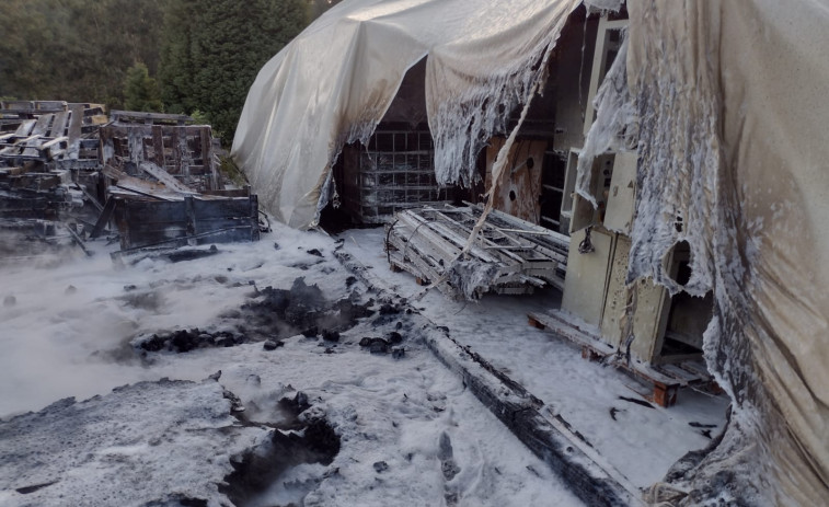 Una chispa resultante del corte de unos contenedores metálicos, causa más probable del nuevo incendio en la cordelería JJ Chicolino