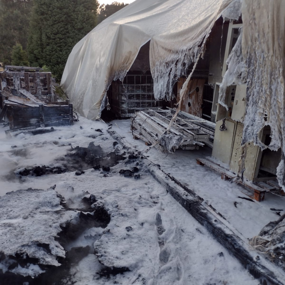 Una chispa resultante del corte de unos contenedores metálicos, causa más probable del nuevo incendio en la cordelería JJ Chicolino