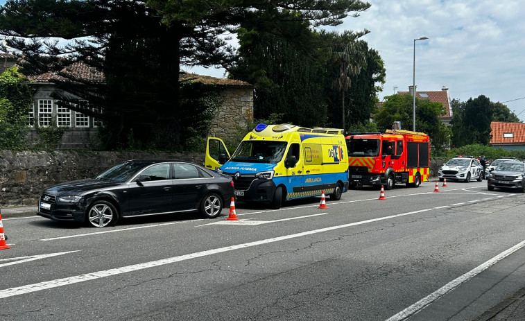Choca contra un camión de Bomberos en Sobradelo al saltarse una caravana
