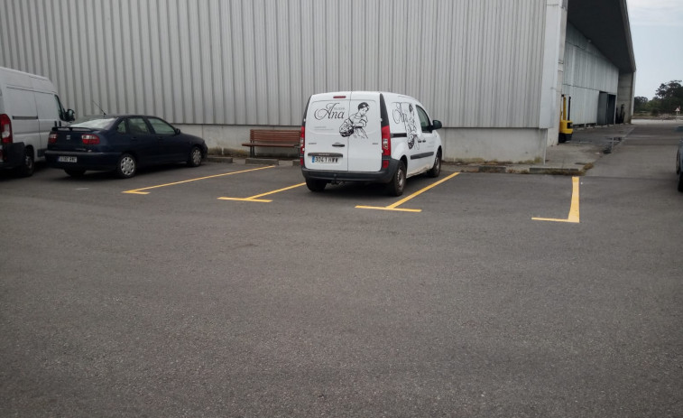 Portos delimita plazas de aparcamiento para trabajadores de la lonja y cofradía de Vilanova