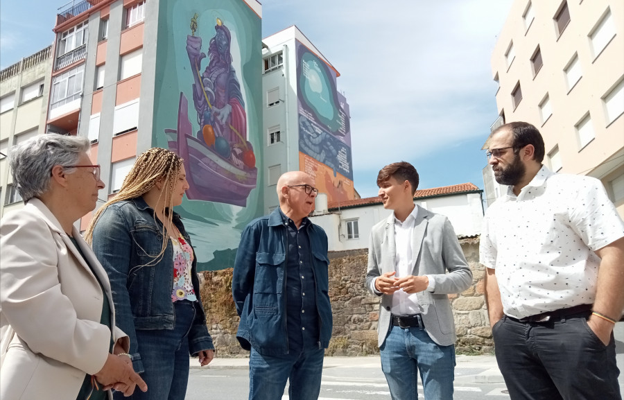 El vicepresidente de la Diputación compromete su apoyo al festival de arte mural "Salmoira" de Ribeira desde el año 2026