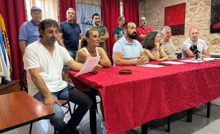 Mariscadoras y bateeiros piden que su actividad se contemple en el Plan Hidrolóxico de Galicia