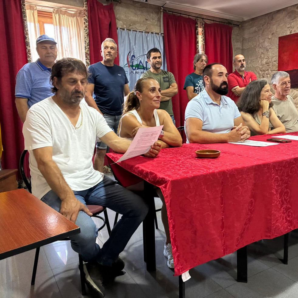 Mariscadoras y bateeiros piden que su actividad se contemple en el Plan Hidrolóxico de Galicia