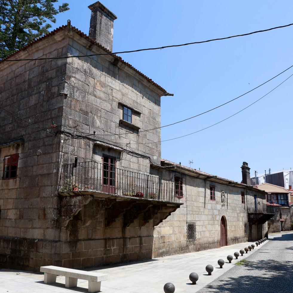 Patrimonio en venta: Un Pazo por menos de un millón de euros en Vilaxoán
