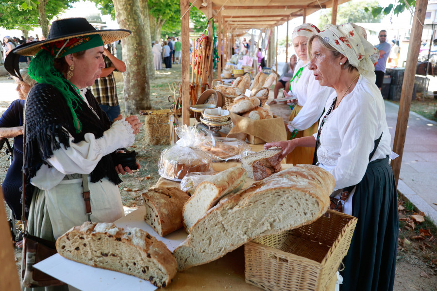 Meis recupera su Feira Labrega con juegos tradicionales, música, artesanía y comida