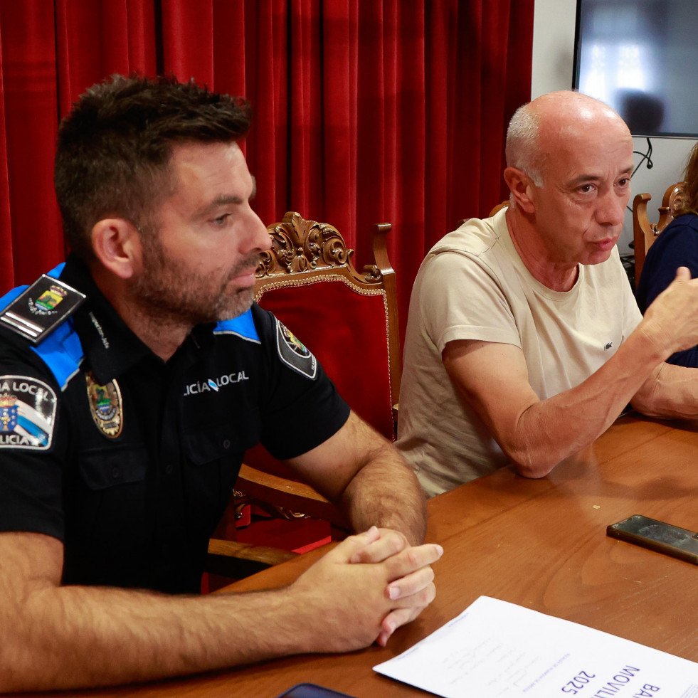 Vilanova limita el estacionamiento en el casco viejo, pero Durán se desmarca del modelo de A Illa