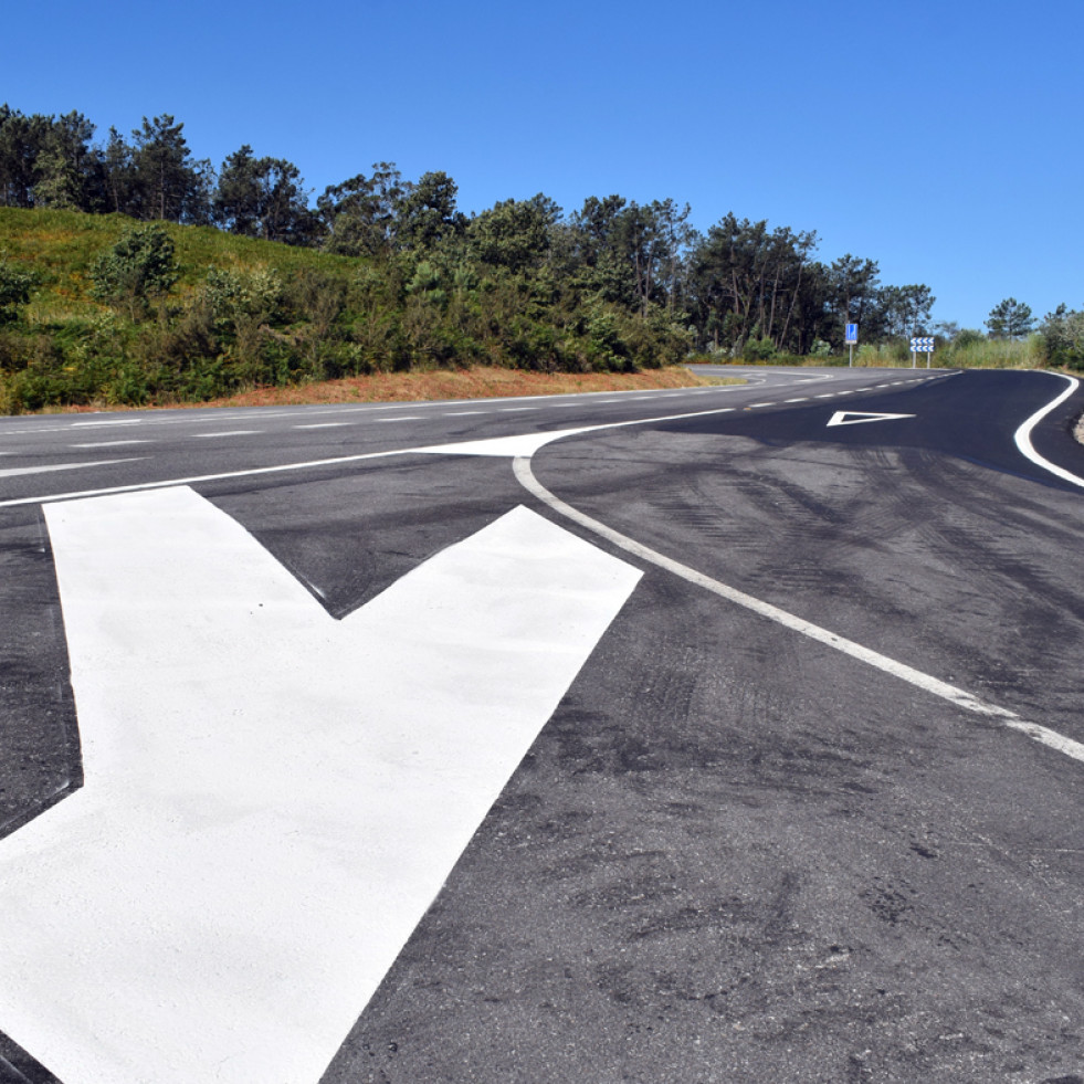 La Xunta habilita un carril de incorporación para mejorar la seguridad entre la PO-548 y Beiro
