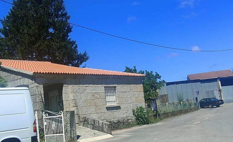 Meis destina cerca de 30.000 euros a la escuela de Paradela y pone a punto los centros educativos