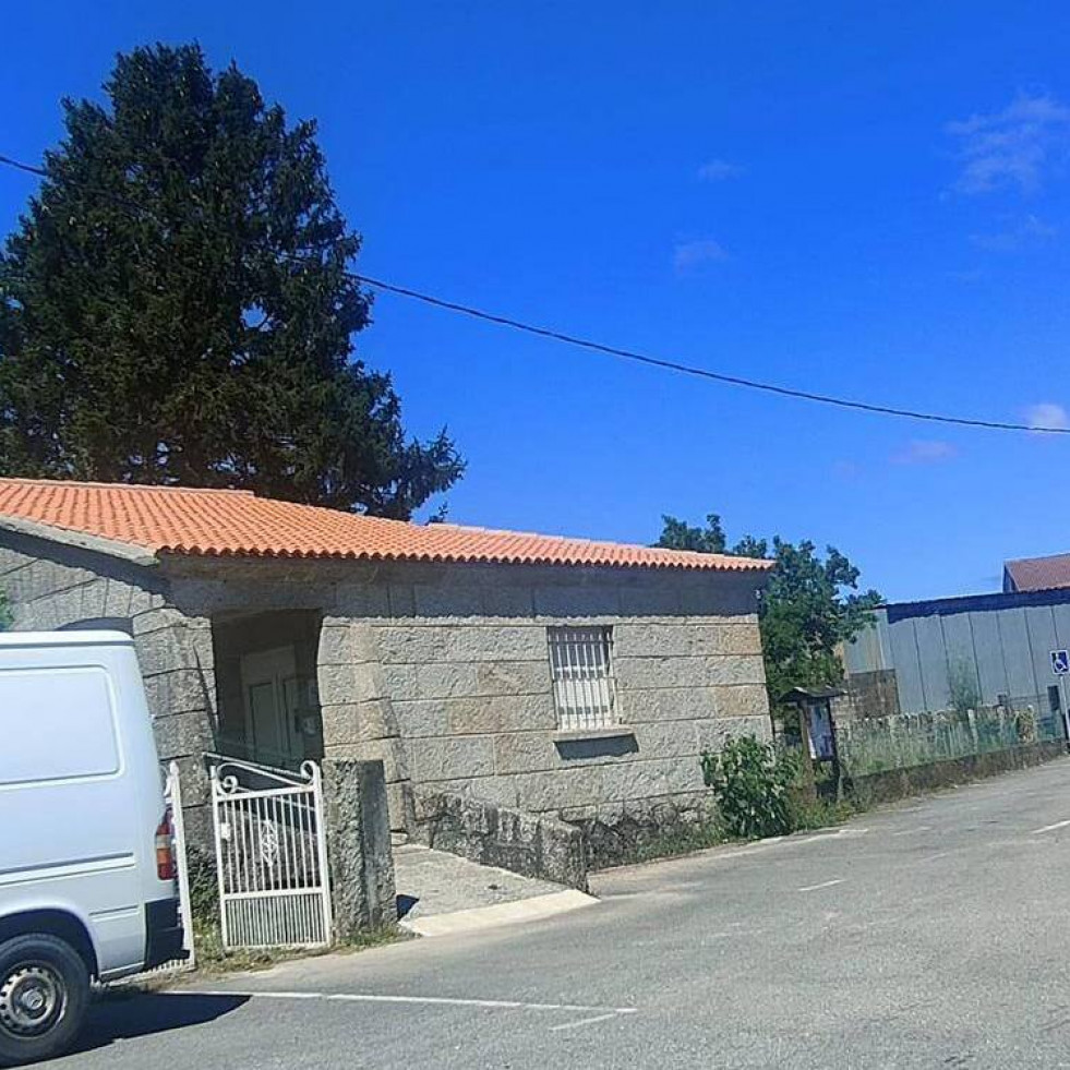 Meis destina cerca de 30.000 euros a la escuela de Paradela y pone a punto los centros educativos