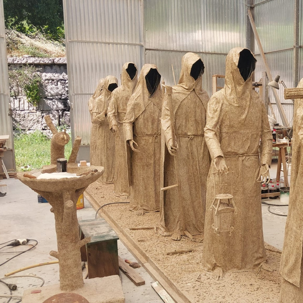 La Santa Compaña se unirá al paseo de esculturas de Cambados