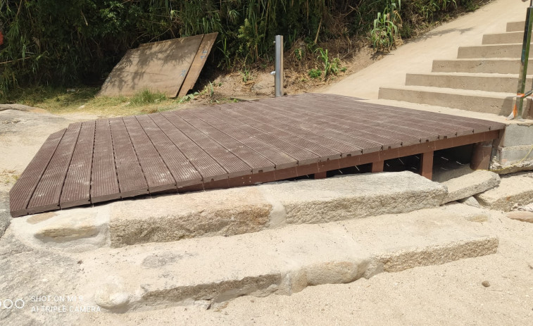 El Concello de Sanxenxo mejora la accesibilidad en la playa de Area de Agra